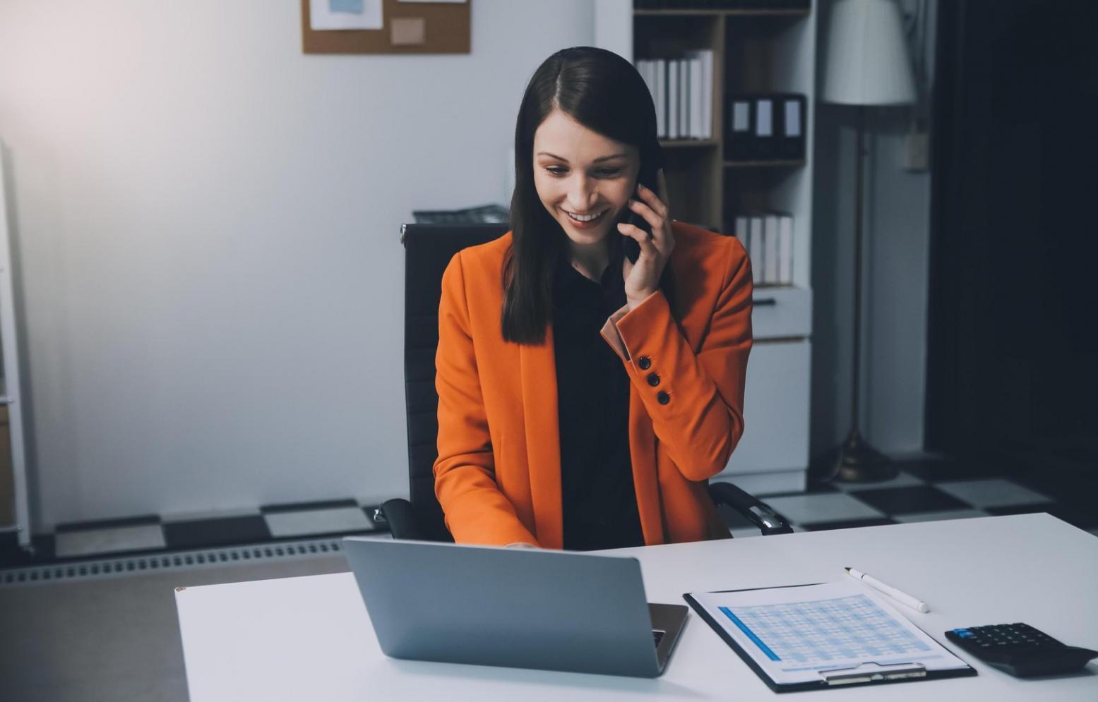 Equipo de Hexonaryai trabajando en nuevas funcionalidades de la plataforma